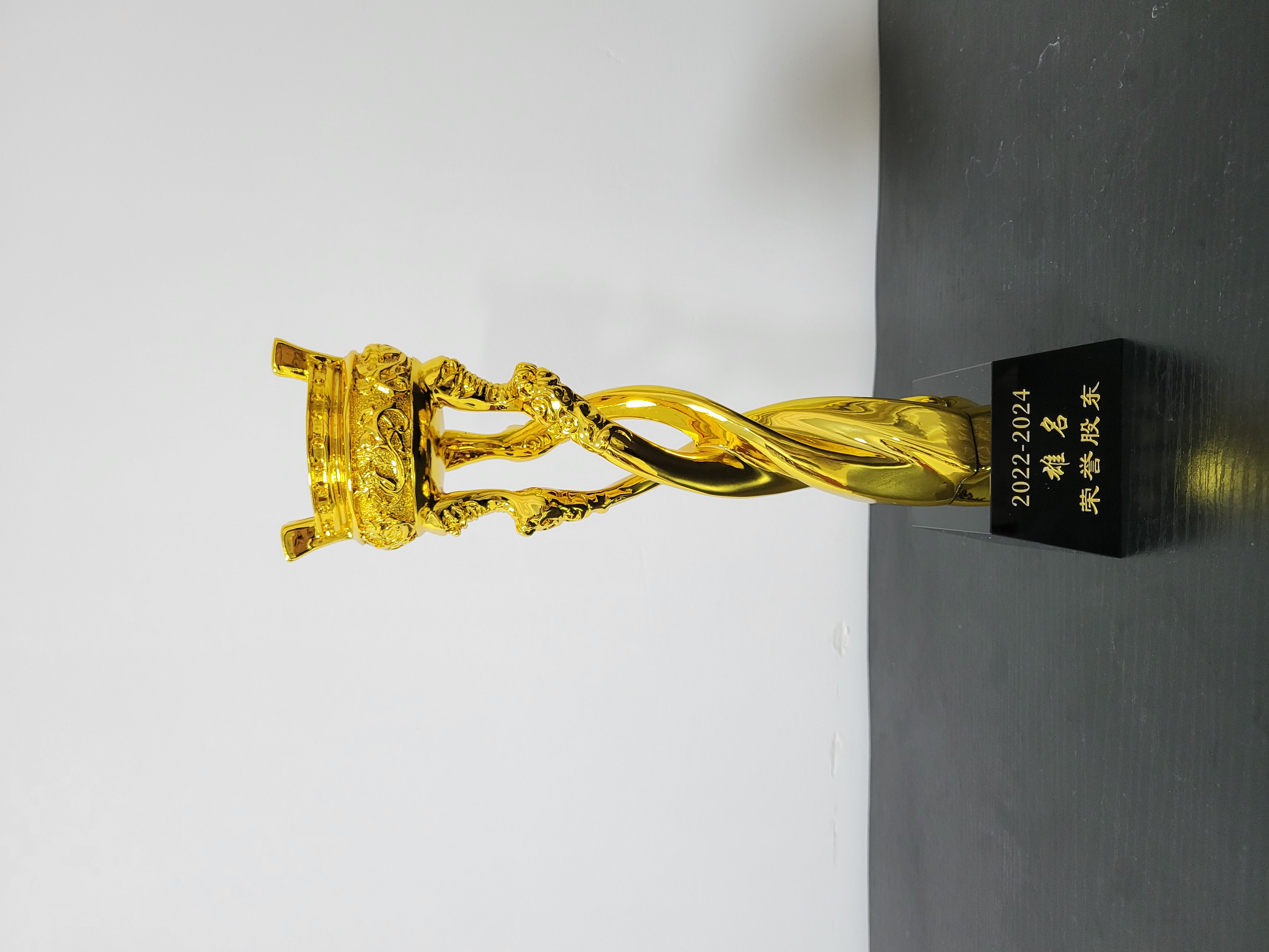 雄名航空荣誉股东